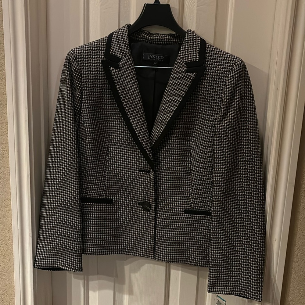 New with tags Kasper 16 P Jacket
